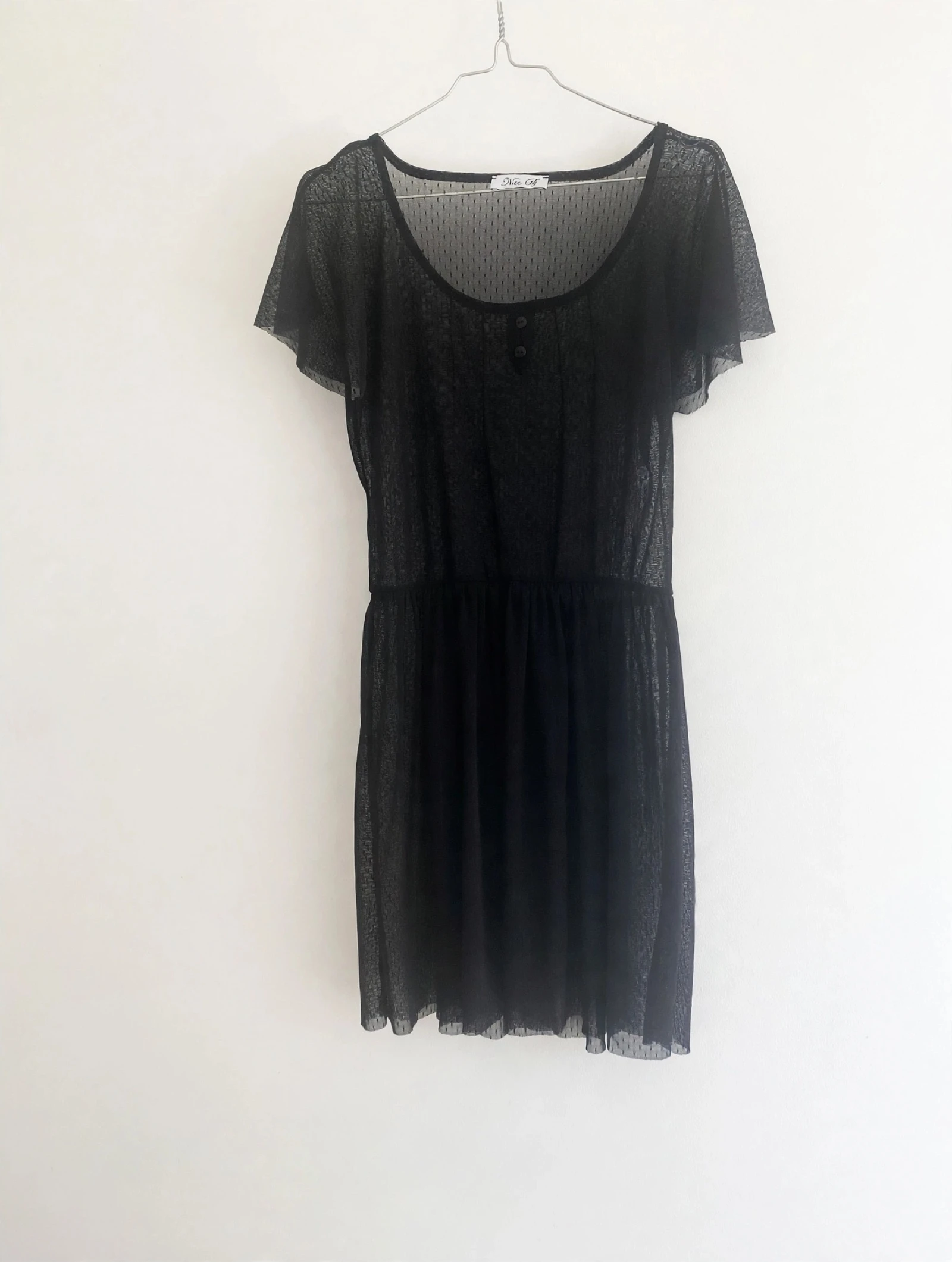 Robe Noa. b Noire Transparente Manches Papillon Volantées - Coupe Empire Boutonnée - Taille M